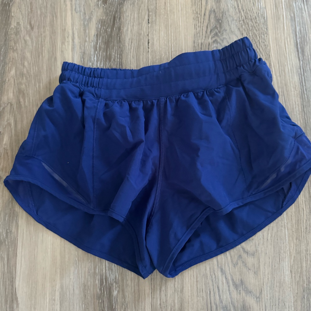 Lululemon Hotty Hot Shorts - Great Condition - 4 - 2.5 inch